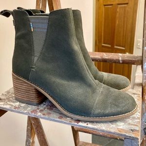 TOM’S Ankle Boots - Green Suede - Worn Twice - Comfy, Classic, Chic - Sz 8 Women